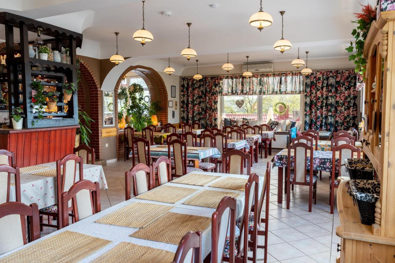 Gosciniec Skolimowka Restauracja I Pokoje Ze Sniadaniem Na Kaszubach Chmielno Exterior photo