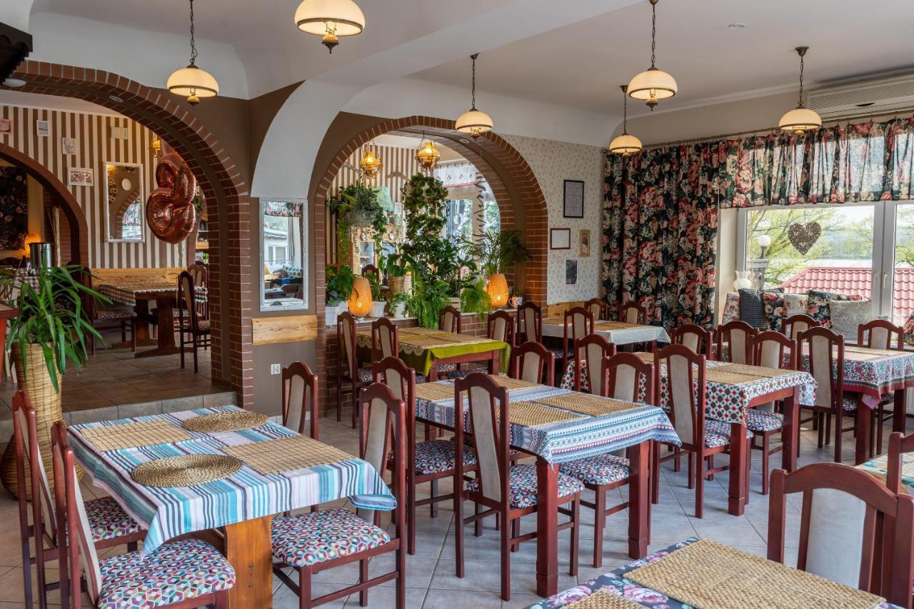 Gosciniec Skolimowka Restauracja I Pokoje Ze Sniadaniem Na Kaszubach Chmielno Exterior photo